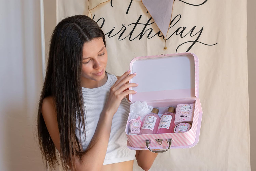 Accentra - Princess Kitty cadeauset voor meisjes en vrouwen - doucheset inclusief schuimbad, scrub, douchegel en meer - Fruitgeur cadeau in een mooie doos